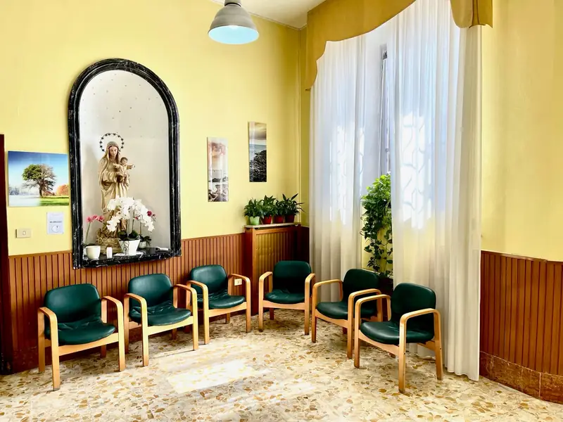 La sala d’accoglienza all’ingresso